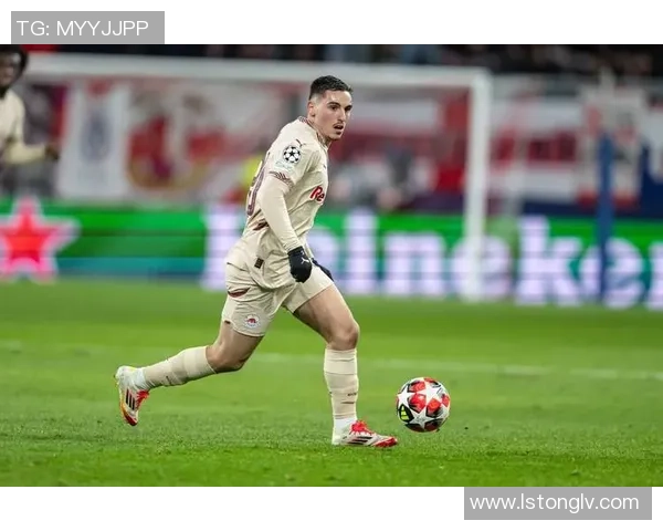 中超盛宴：皇马狂胜拜仁四球展现霸主风范引发全场欢呼