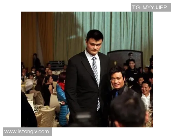 成龙与姚明同框合照展现巨星魅力引发粉丝热议与回忆 成龙与姚明同框合照展现巨星魅力引发粉丝热议与回忆