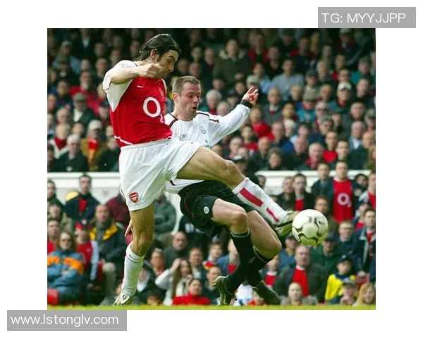 足总杯激战利物浦与巴萨握手言和帽子戏法引发争议判罚风波