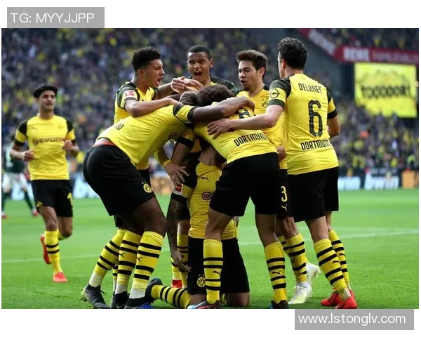 那不勒斯大胜多特蒙德4-0足总杯历史冷门引发全场震惊