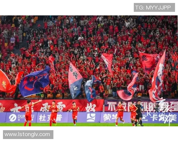 重庆足球队的力量变革引发热议球迷期待新篇章