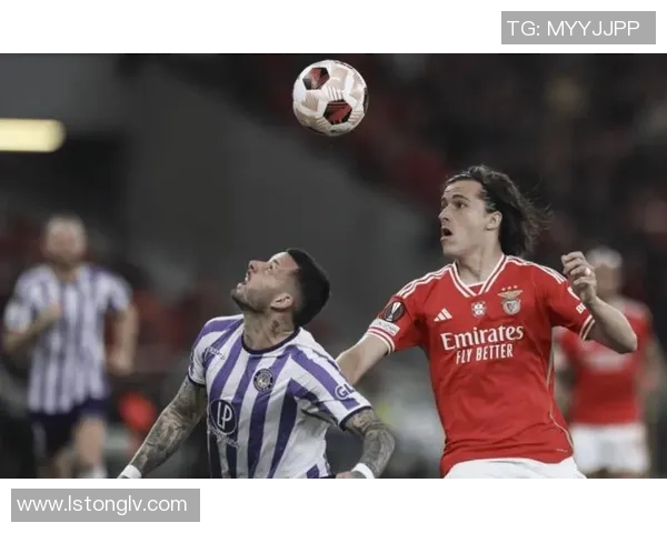 世界杯曼联险胜本菲卡乌龙球成比赛转折点全场沸腾解析