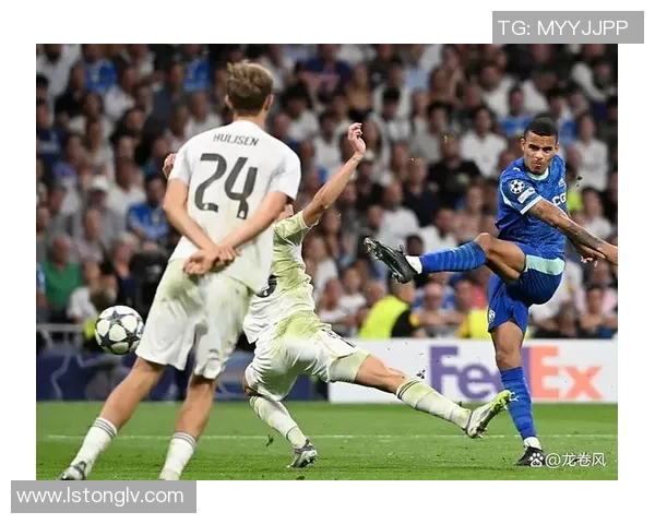 世界杯焦点战AC米兰轻取莱比锡乌龙球引发争议判罚全场沸腾 世界杯焦点战AC米兰轻取莱比锡乌龙球引发争议判罚全场沸腾