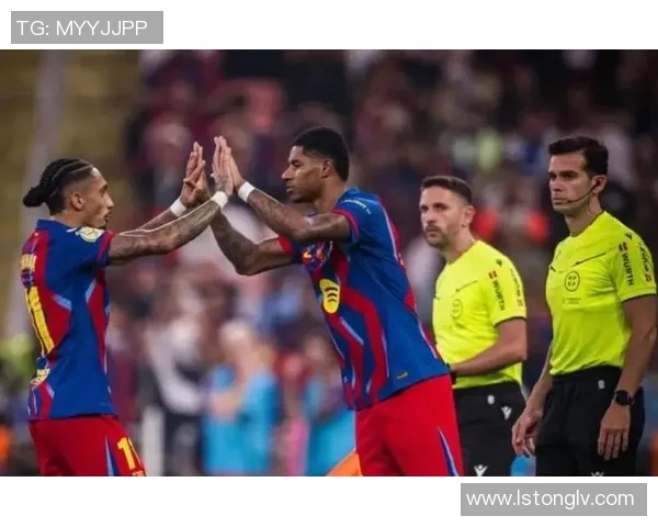 意甲焦点战曼联与巴萨互交白卷全场气氛紧张引发热议