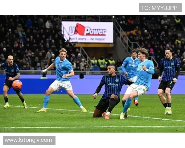 中超精彩对决AC米兰狂胜切尔西乌龙球瞬间引发全场热潮 中超精彩对决AC米兰狂胜切尔西乌龙球瞬间引发全场热潮