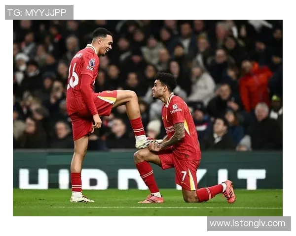 意甲激战:利物浦狂胜巴萨五球战术解析引发全场震动 意甲激战:利物浦狂胜巴萨五球战术解析引发全场震动