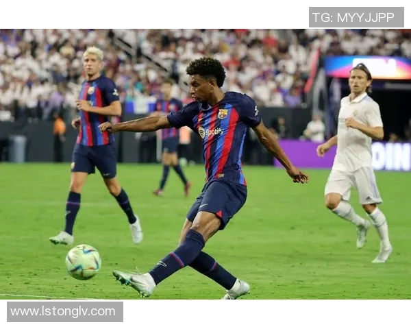 中超历史冷门莱比锡大胜巴萨引发全场震动