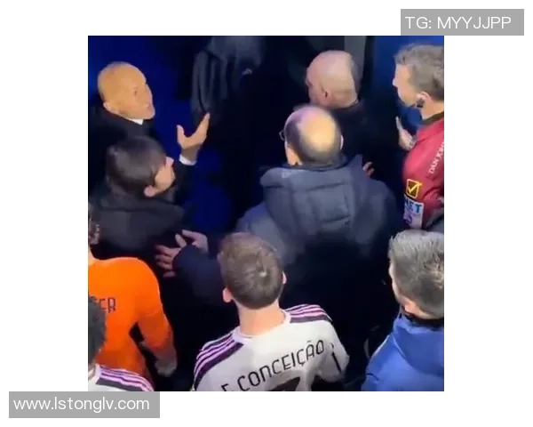 欧联杯国米大胜尤文图斯六比二乌龙球引发争议判罚全场沸腾